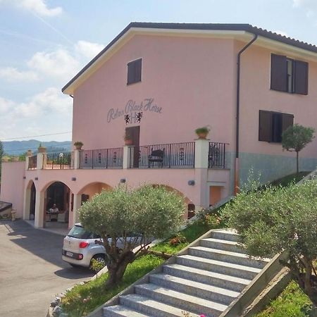 Relais Black Horse Millesimo Buitenkant foto
