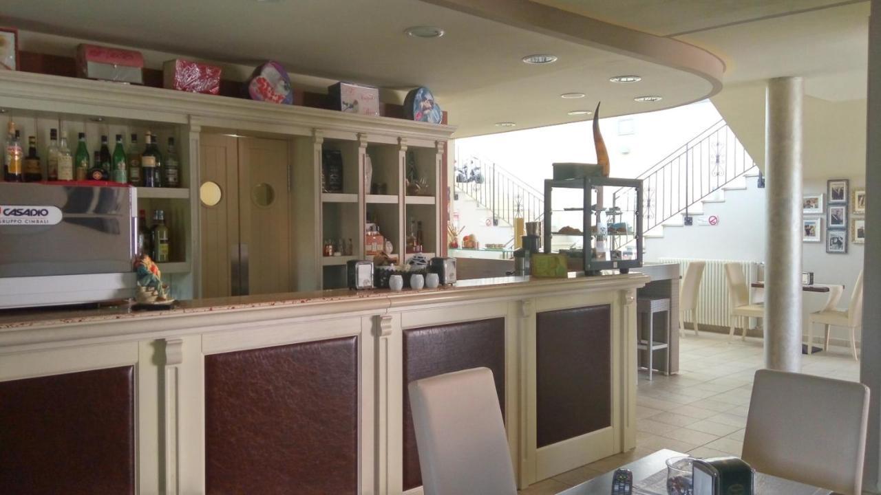 Relais Black Horse Millesimo Buitenkant foto