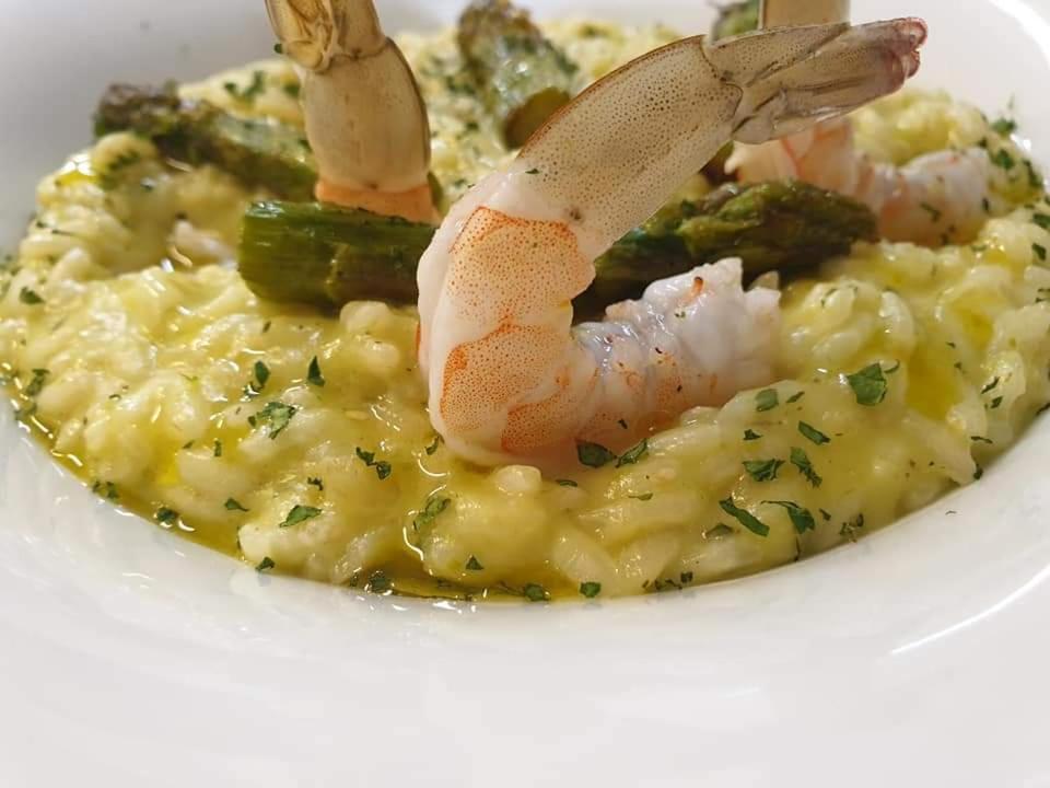 Relais Black Horse Millesimo Buitenkant foto