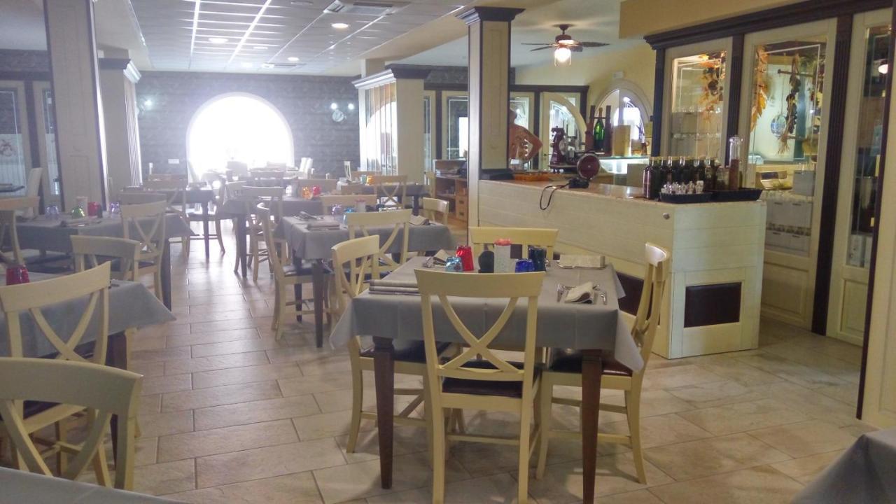 Relais Black Horse Millesimo Buitenkant foto