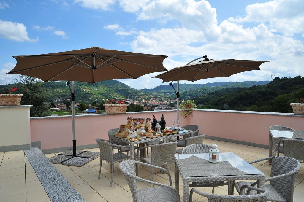 Relais Black Horse Millesimo Buitenkant foto