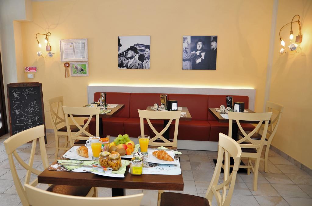 Relais Black Horse Millesimo Buitenkant foto