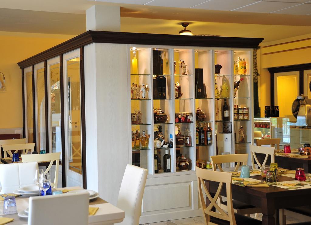 Relais Black Horse Millesimo Buitenkant foto