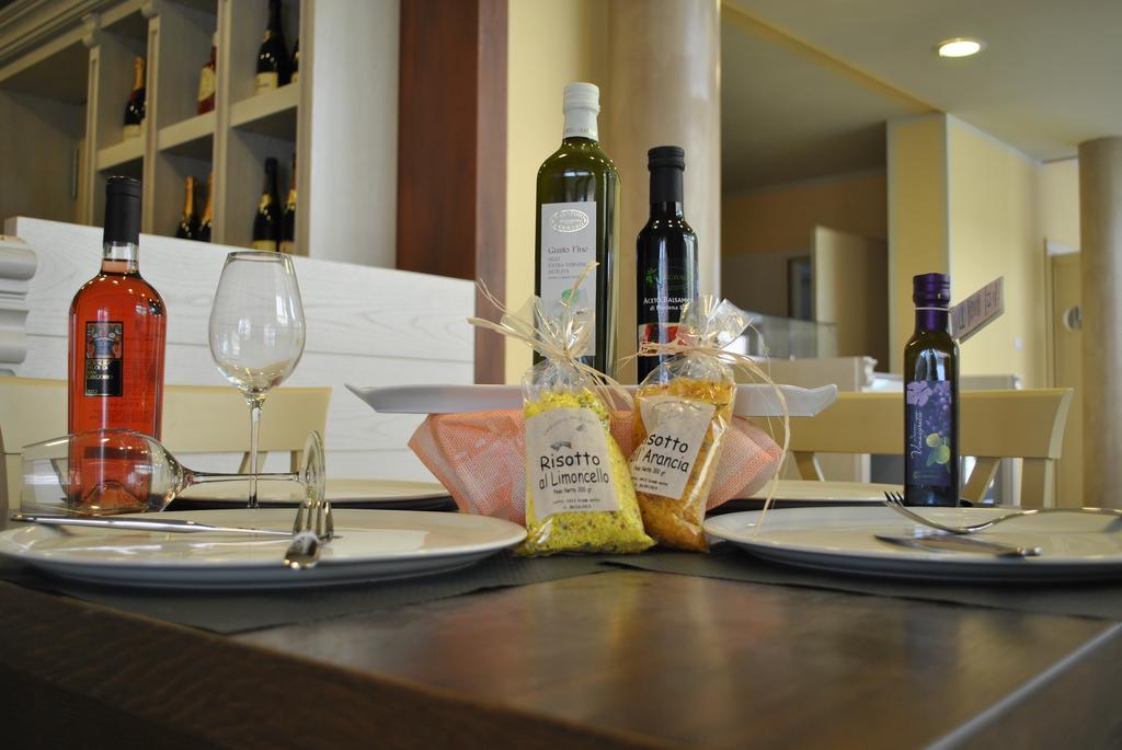 Relais Black Horse Millesimo Buitenkant foto